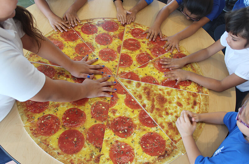 Actividad para niños en viajes escolares STEM a Peter Piper Pizza